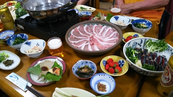 えごま豚と地元食材たっぷりの夕食.JPG